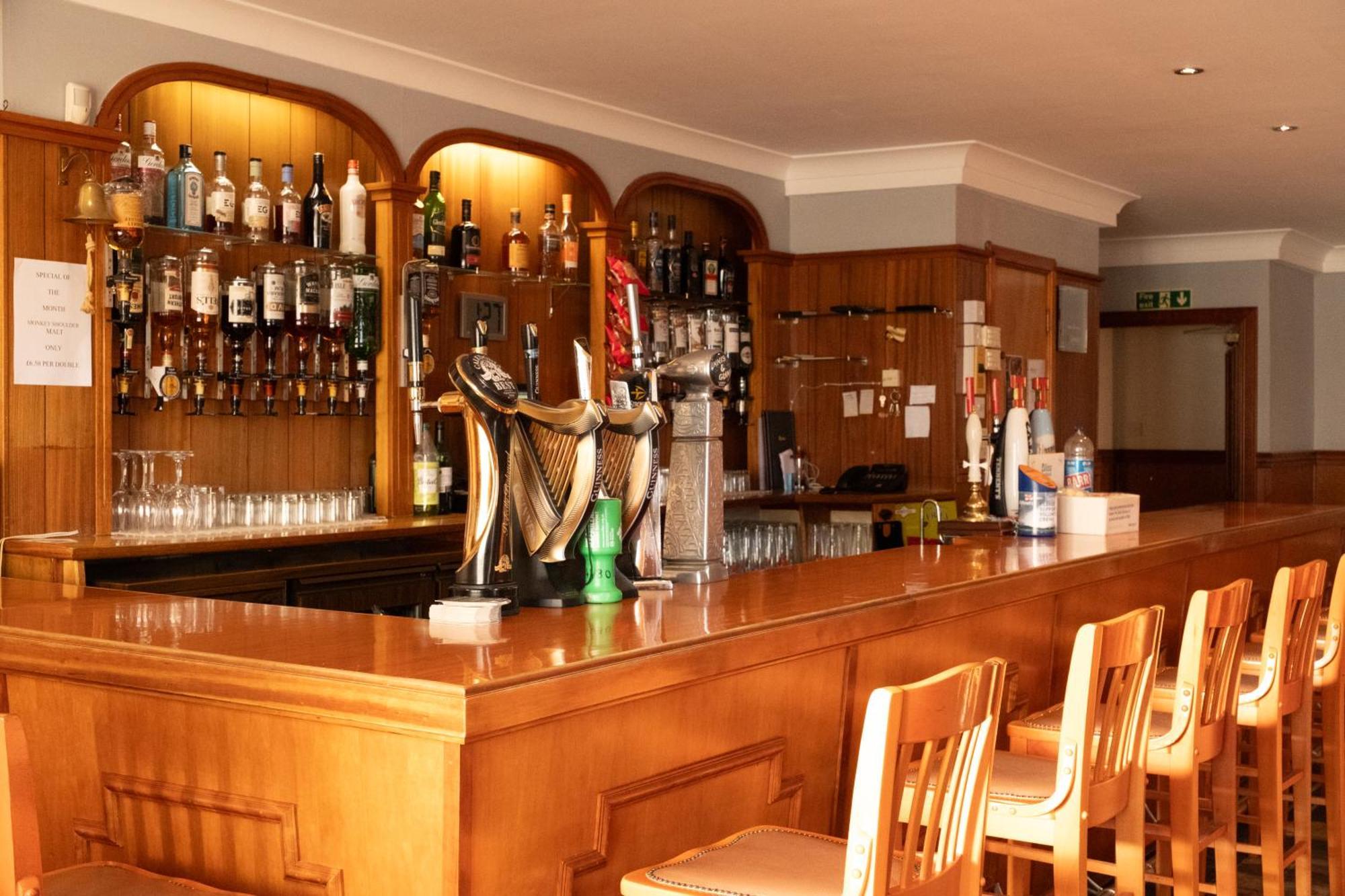 Station Hotel Ellon Esterno foto