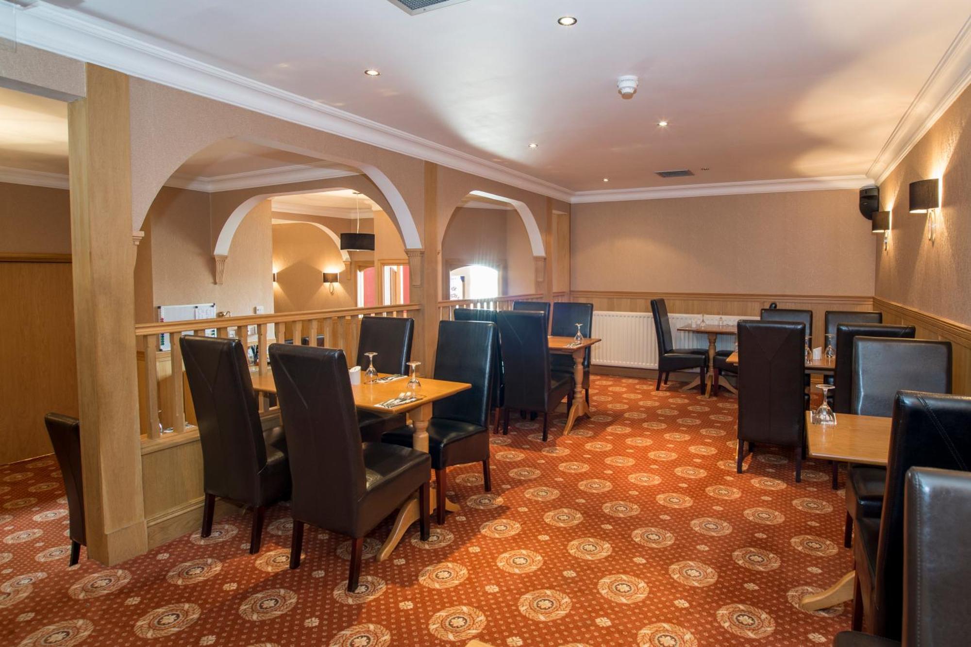 Station Hotel Ellon Esterno foto